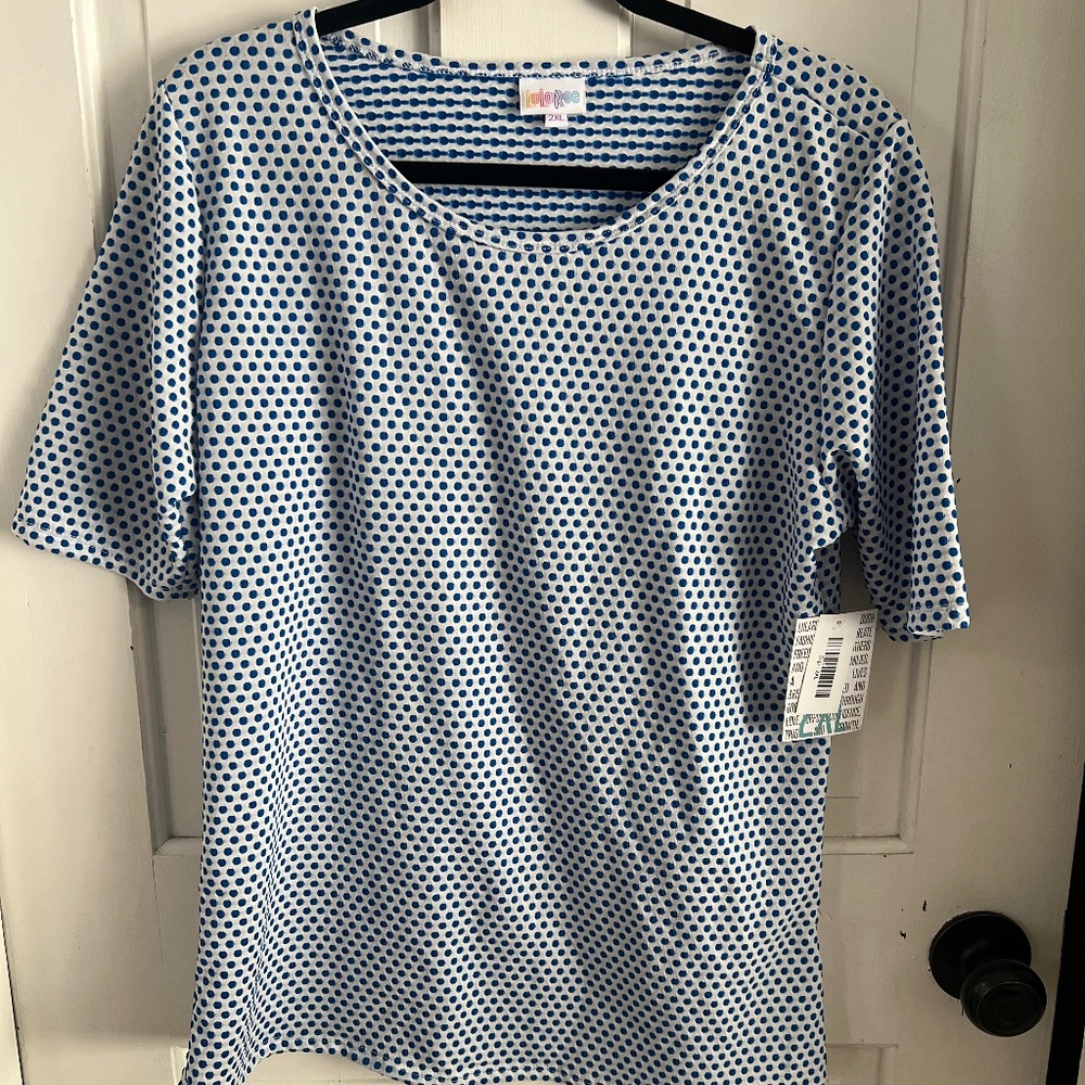 NEW with tags. Size 2XL LulaRoe Gigi Top